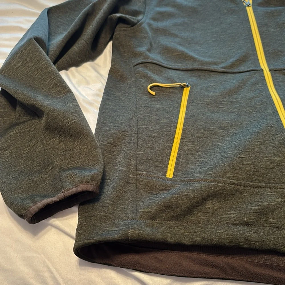 The North Face Men’s Full Zip Jacket front and back emblem or Women’s too!!!